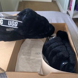 UGG fluffy yeah slides Size 9